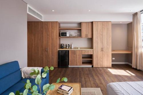 A kitchen or kitchenette at caluce hab 402 by letoh
