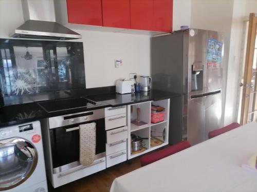 Una cocina o zona de cocina en caranavilla