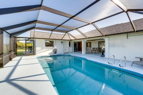 Kolam renang di atau dekat dengan Rotonda West Home with Pool and Golf Course View!