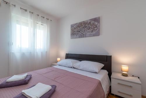Apartments with parking space Trogir - 21795