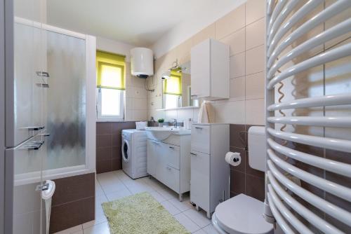 Apartments with parking space Trogir - 21795