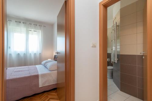 Apartments with parking space Trogir - 21795