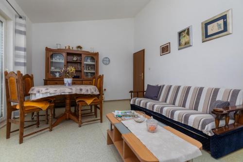 Posezení v ubytování Apartments with parking spaces Dugi Rat, Omis - 11483