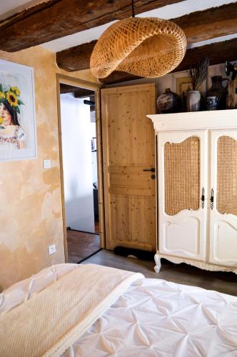 a bedroom with a bed and a dresser at Chaud'Vin in Kaysersberg