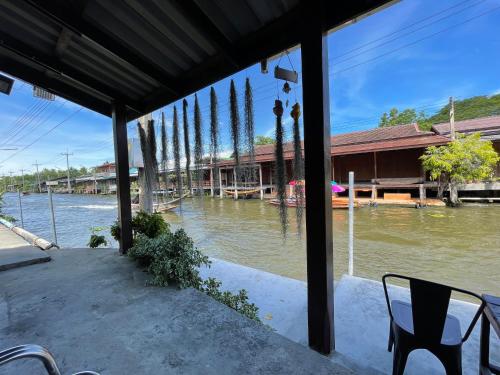 Vista de un río cerca de este hostal o pensión