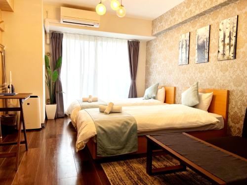 a bedroom with a large bed and a window at @RLiS_house大阪ドームシティ in Osaka