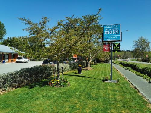 a sign for a motel on the side of a street at Broadview Motel in Cheviot
