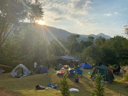 Фотография из галереи Tid Khao Glamping & Bar в городе Tha Kradan