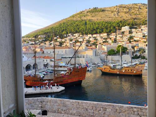 BRAND NEW apartment with Old Port view- Mala Vrata