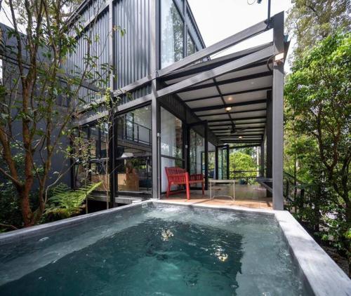 The Estate Hulu Rening - Private Retreat Cabin 내부 또는 인근 수영장