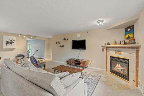 a living room with a couch and a fireplace at Modern Amenities Gas Fireplace Central Location in Spokane