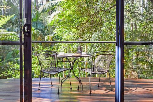 Pethers Rainforest Retreatにある庭