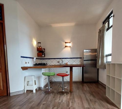 Η κουζίνα ή μικρή κουζίνα στο noemi apartments samara beach A-2