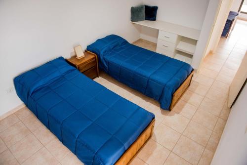 an overhead view of a bedroom with two blue beds at ESTE SUEÑO in San Martín