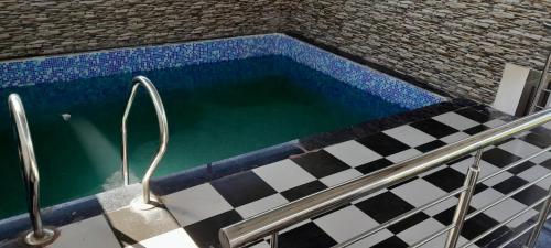Majoituspaikassa Panwar villa stay home tai sen lähellä sijaitseva uima-allas