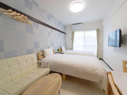 Tempat tidur dalam kamar di Hotel Tomas Nago
