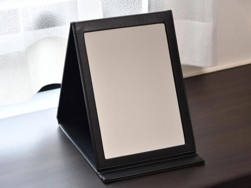 a black picture frame sitting on top of a table at ＦＯＲＢＥＬＬ　ＳＴＡＹ　ＹＵＲＩＧＡＯＫＡ in Ikuta