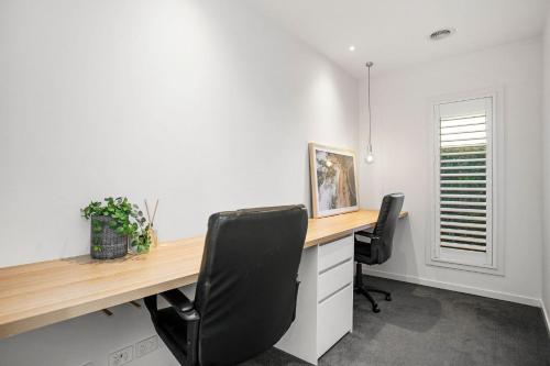 a home office with a desk and two chairs at Macks Family Hideout in Safety Beach