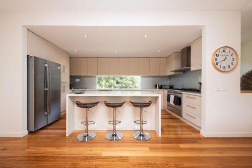 Η κουζίνα ή μικρή κουζίνα στο Garden Elegance in Blairgowrie