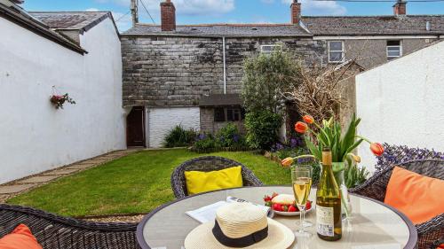 1 Marine Terrace sleeps 4 in Wadebridge
