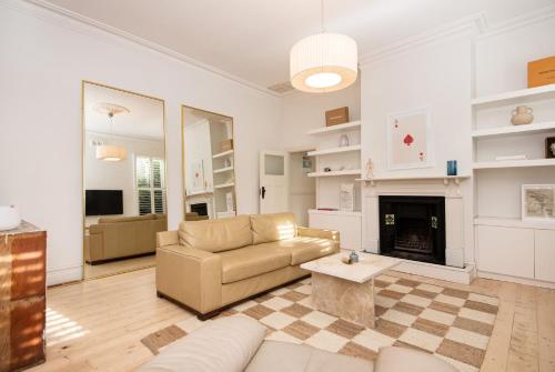 Zona de estar de Timeless Gem in Malvern East