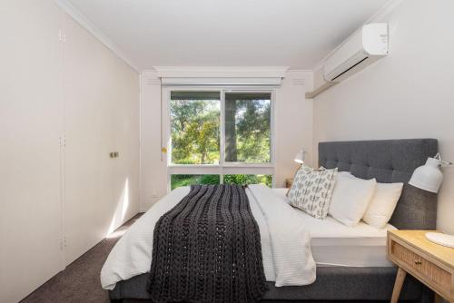 Cama o camas de una habitación en Bay Views From Drury Lane with Solar Heated Pool and Gas Heated Spa