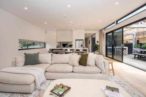 Χώρος καθιστικού στο Lexicon House with Pool in Blairgowrie