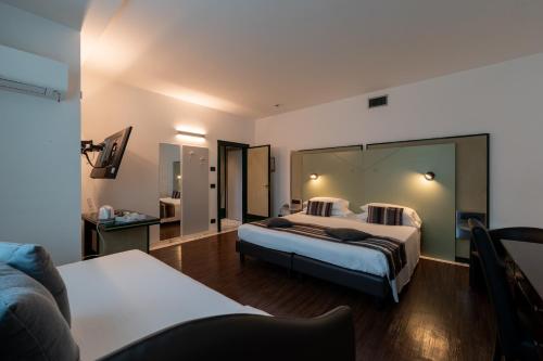 A bed or beds in a room at Hotel Buonconsiglio