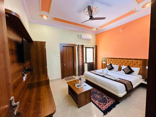 מיטה או מיטות בחדר ב-Siddarth Resort - Mountain View with Pool