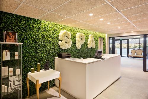 an office with a green wall with flowers on it at Hotel Best Costa Ballena in Costa Ballena