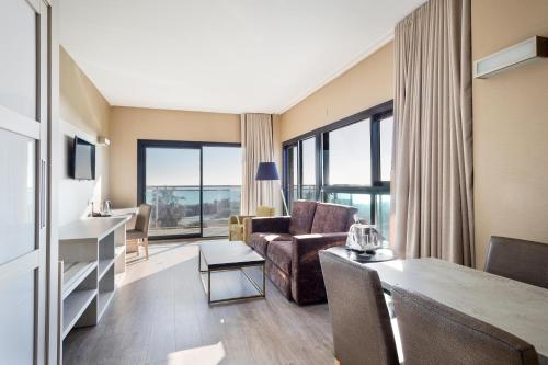 a living room with a couch and a table at Hotel Best Costa Ballena in Costa Ballena