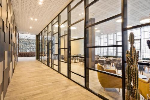 an office with glass walls and tables and chairs at Hotel Best Costa Ballena in Costa Ballena