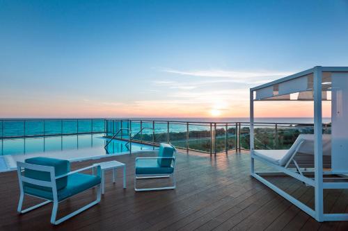 a balcony with a view of the ocean on a building at Hotel Best Costa Ballena in Costa Ballena