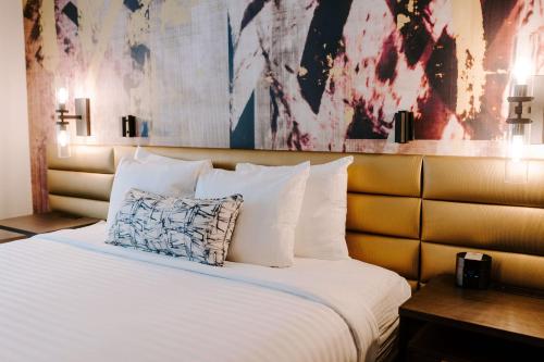 a hotel room with a bed with white pillows at Aiden San Antonio Riverwalk in San Antonio