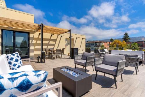 a patio with chairs and a table on a roof at Aiden by Best Western Berkeley in Berkeley