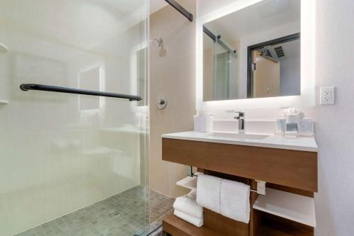 a bathroom with a sink and a shower at Aiden by Best Western Berkeley in Berkeley