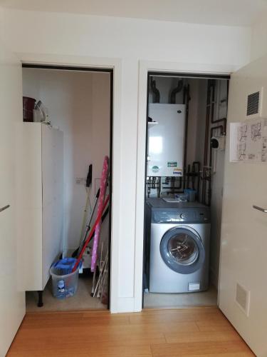 a laundry room with a washer and a washing machine at Apartment in Newbury Parkway Centre in Newbury