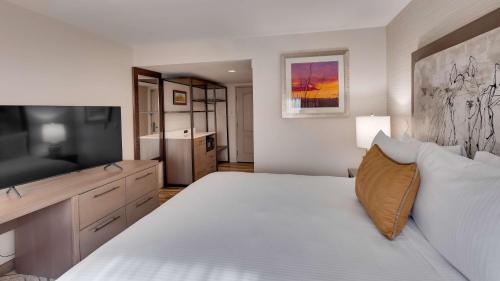 a bedroom with a large white bed and a television at Aiden by Best Western Scottsdale North in Scottsdale