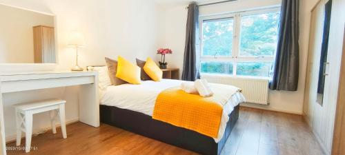 a bedroom with a bed and a window at Clapham Garden near Battersea Park in London