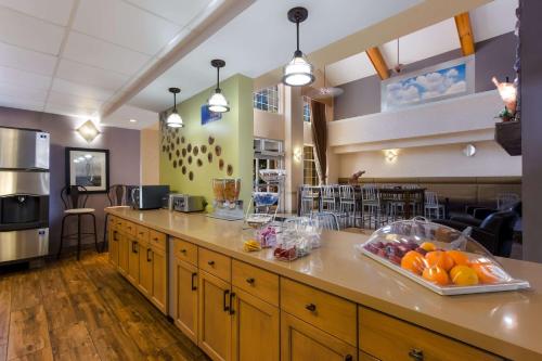 Gallery image of SureStay Plus Hotel by Best Western Tempe University in Tempe
