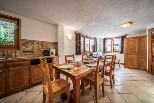 Η κουζίνα ή μικρή κουζίνα στο Chalet La Grangerie