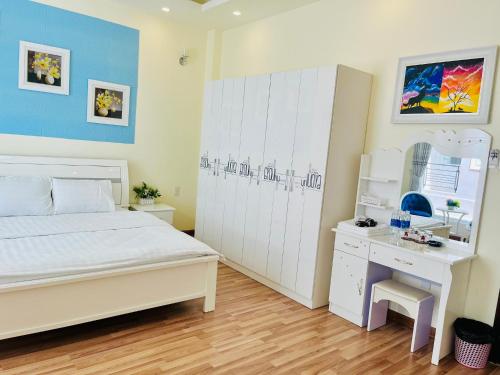 Cama ou camas em um quarto em Sunny House Da Lat