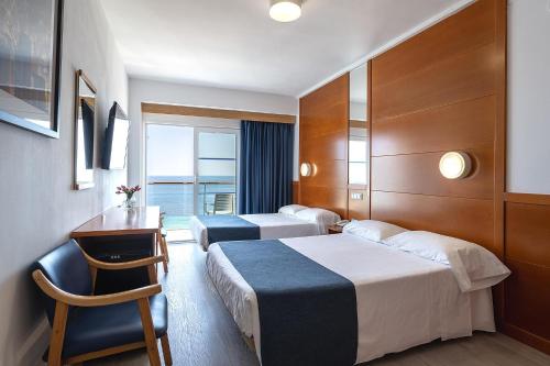Cama o camas de una habitación en Hotel Poseidon Playa