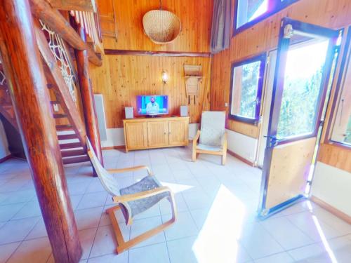 Chalet cosy 2 étoiles aux Saisies, 3 pièces, animaux bienvenus, parking à proximité - FR-1-594-310
