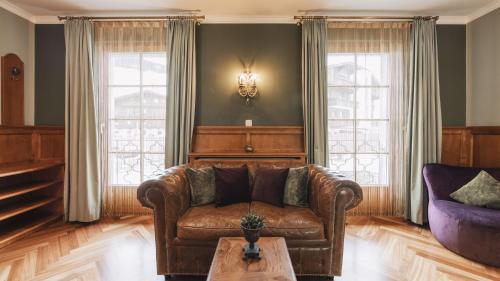 a living room with a couch and a table at Aparthotel Ansitz Felsenheim in Lermoos