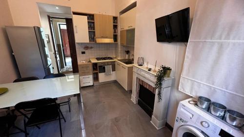 (TO)URISM HOUSE