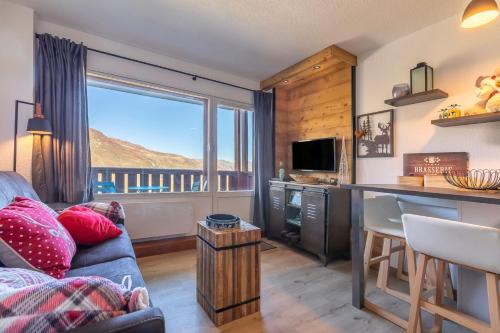 TV a/nebo společenská místnost v ubytování Résidence Le Necou - Les Menuires