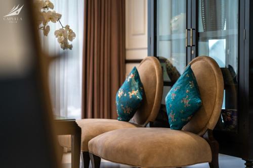 Χώρος καθιστικού στο Halong CapellaCruise - Member of Lyra cruise collection