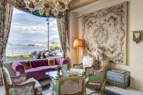 a living room with a purple couch and a window at Hotel Villa e Palazzo Aminta in Stresa