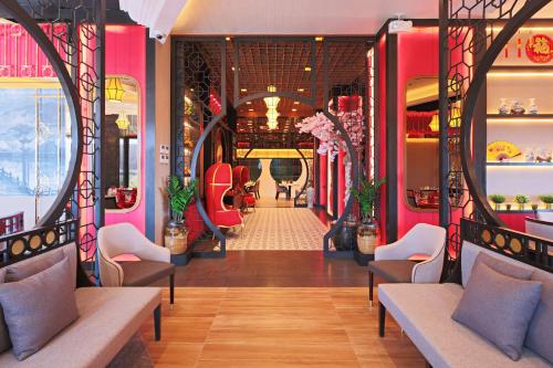 a corridor of a train with pink walls and benches at Best Western Plus Metro Clark in Angeles
